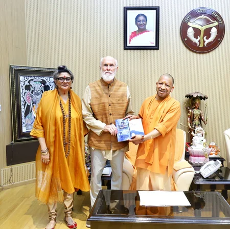 US Vedic scholar David Frawley meets Uttar Pradesh CM Yogi Adityanath; discusses Yoga, Ayurveda - 3