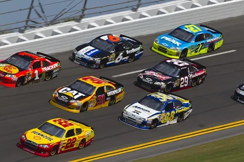 9 top homes that are ideally placed for a day at the races - 2