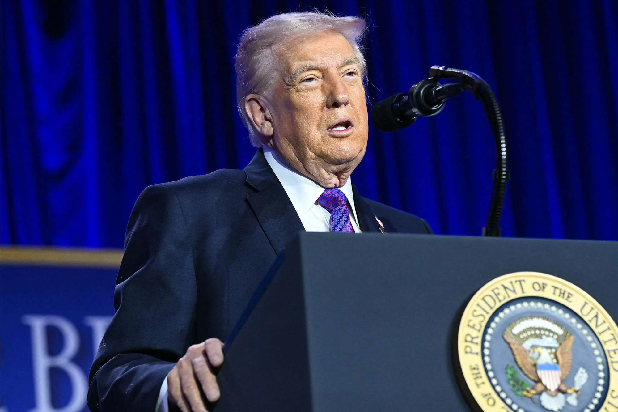 Green Day frontman tells ICE agents to 'quit that s----y job' at Super Bowl party performance - 2