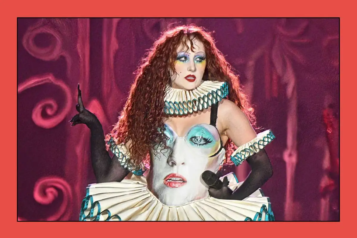 Chappell Roan apologises to Jude Law's daughter as she insists she did not ask security guard to approach her and says 'I do not hate fans of my music or children' - 2