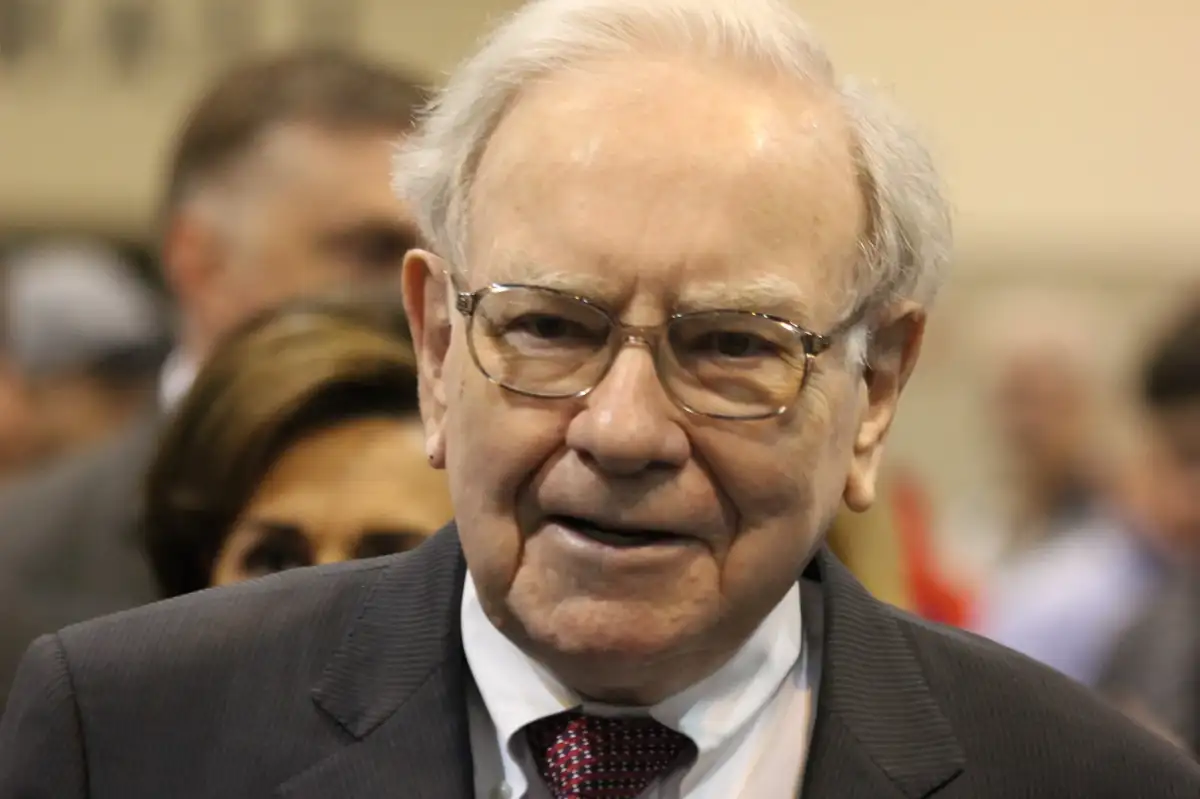 Warren Buffett Still Places Trades at Berkshire Hathaway After Greg Abel's Appointment as CEO - 3
