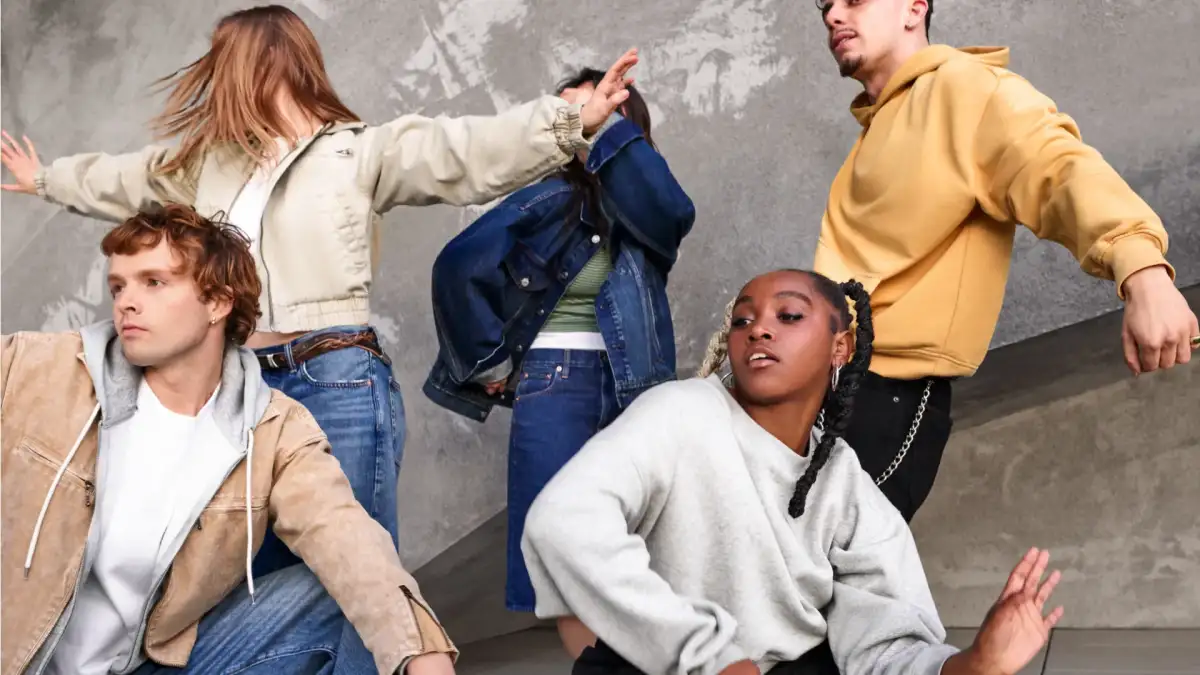 Is Gap (GPS) Pricing Reflect Its Brand Repositioning After Strong 1 Year Share Performance - 3