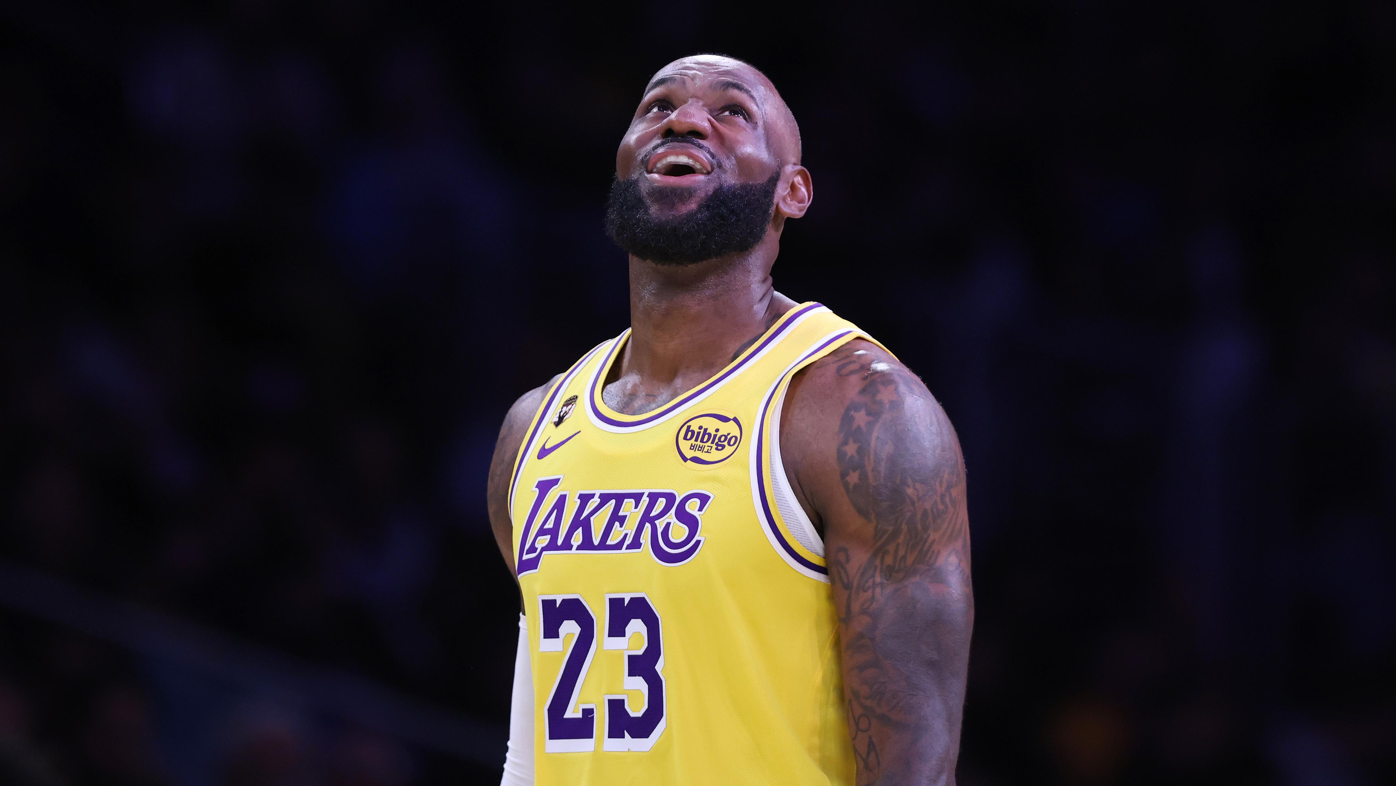 Lakers’ James hits layup to reach 43,000 points milestone - 1