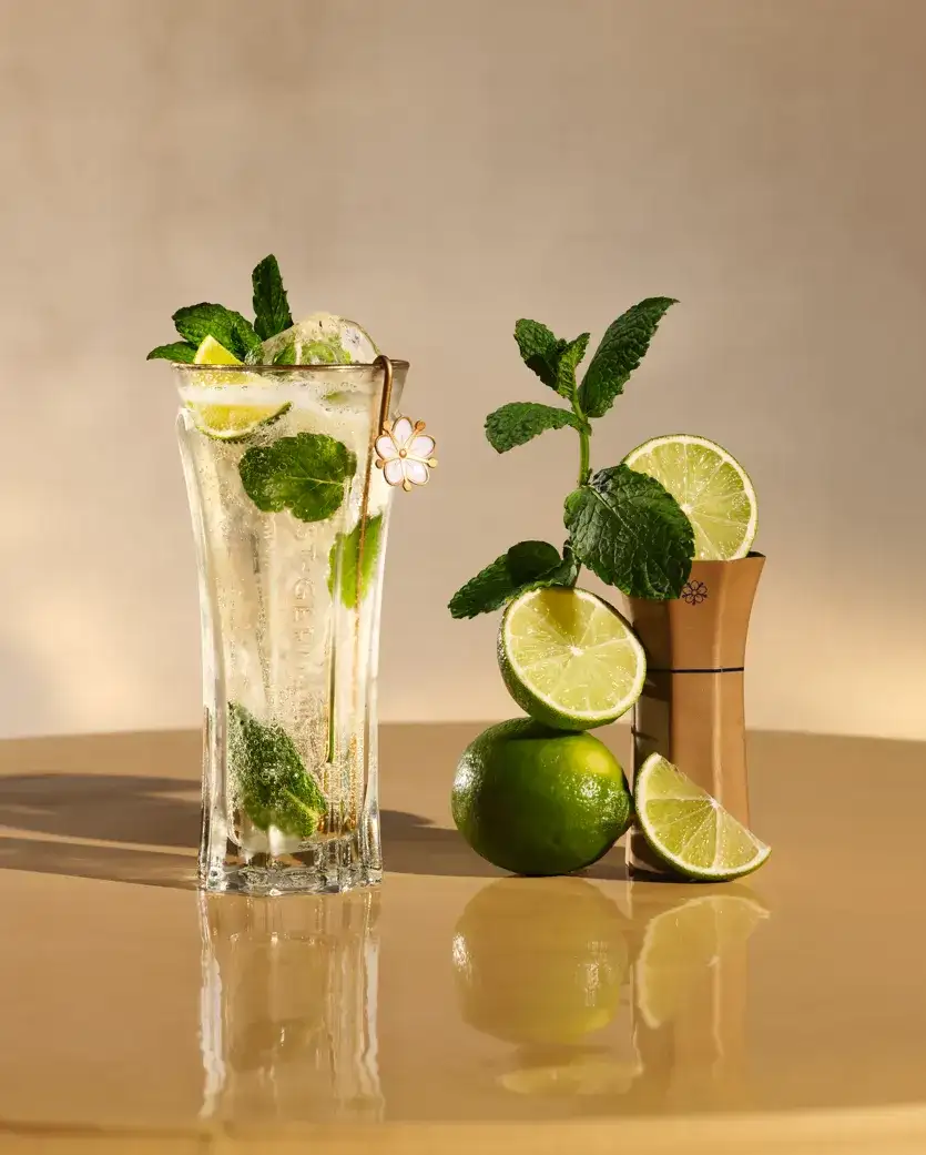 Put away the Aperol and raise a glass to Hugo spritz, the drink of the summer - 1