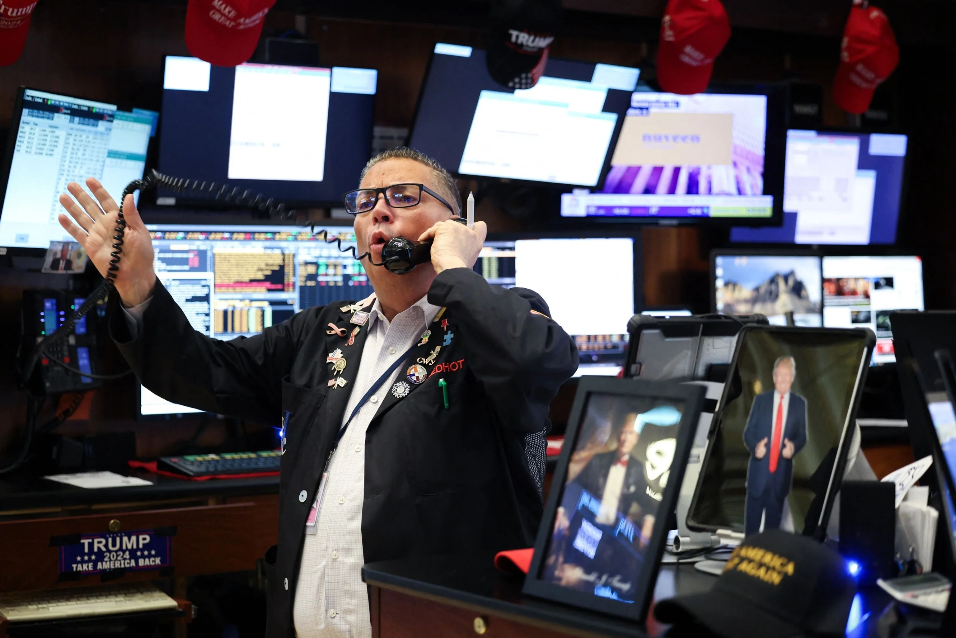 US dollar drops and stock markets face losses after Trump announces 15% global tariff – business live - 3