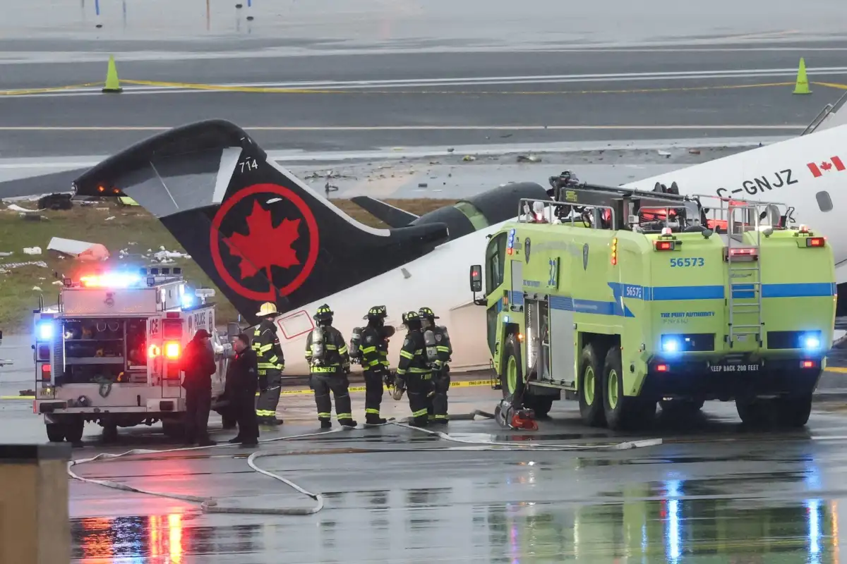 Air Canada plane hits ground vehicle at New York’s La Guardia airport: report - 2