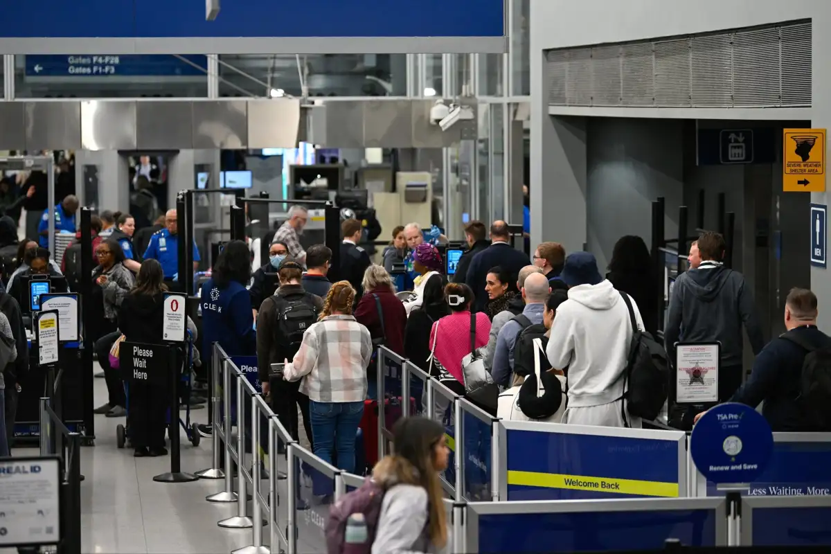 Airport security lines are long. Here's what to know if you're flying - 3