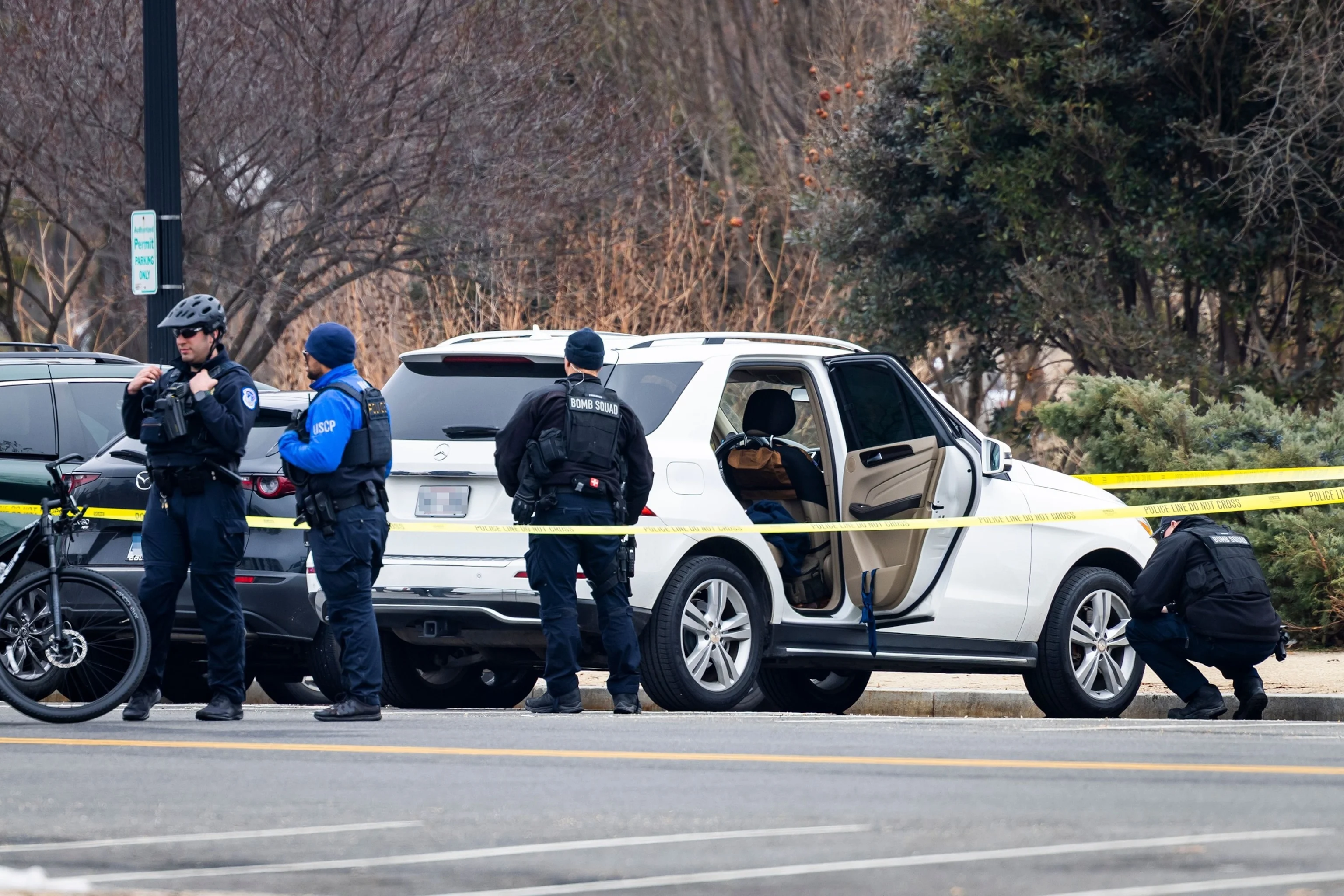 Man holding loaded shotgun arrested while sprinting towards US Capitol - 3