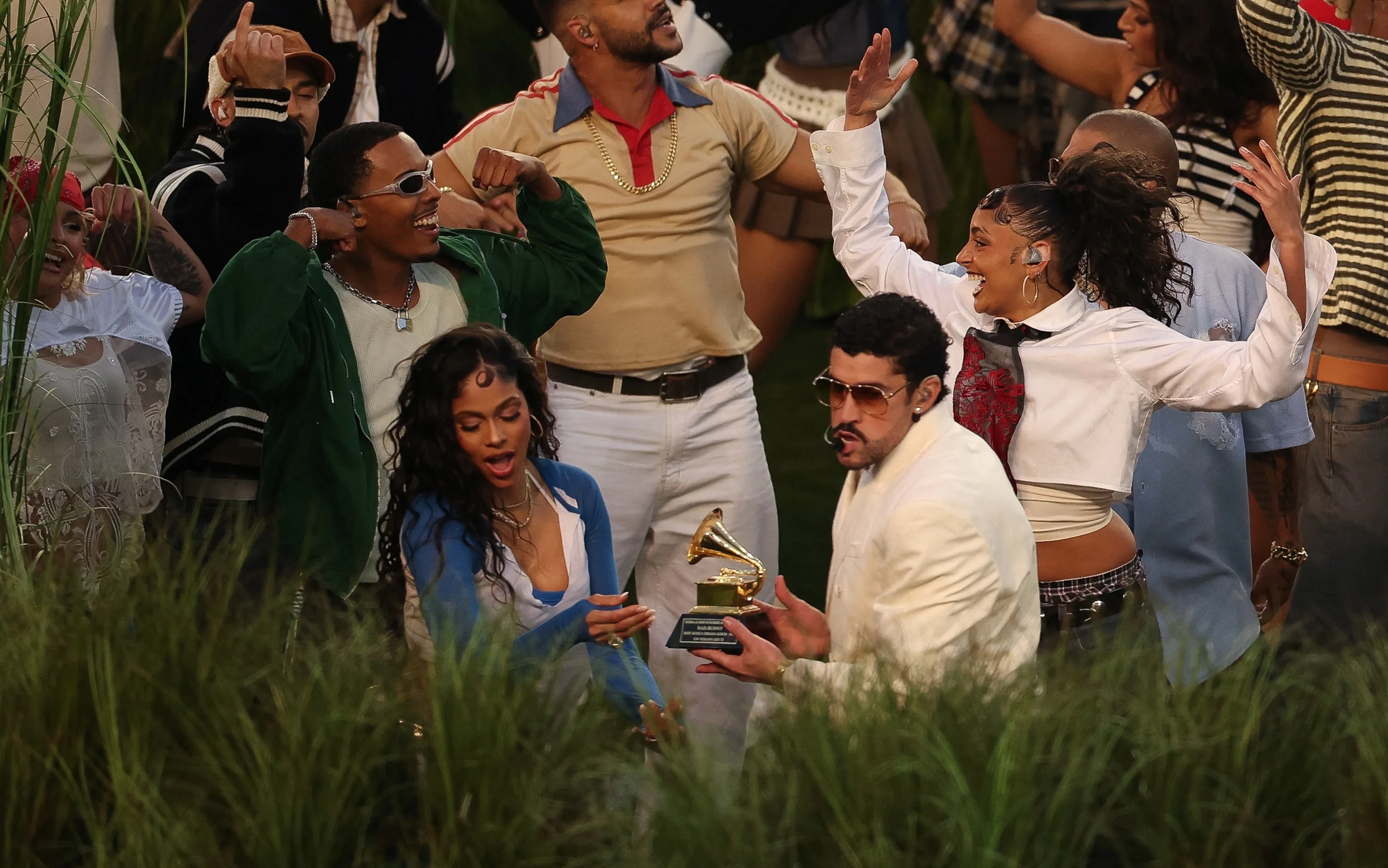 Bad Bunny hands his Grammy to boy... - 2