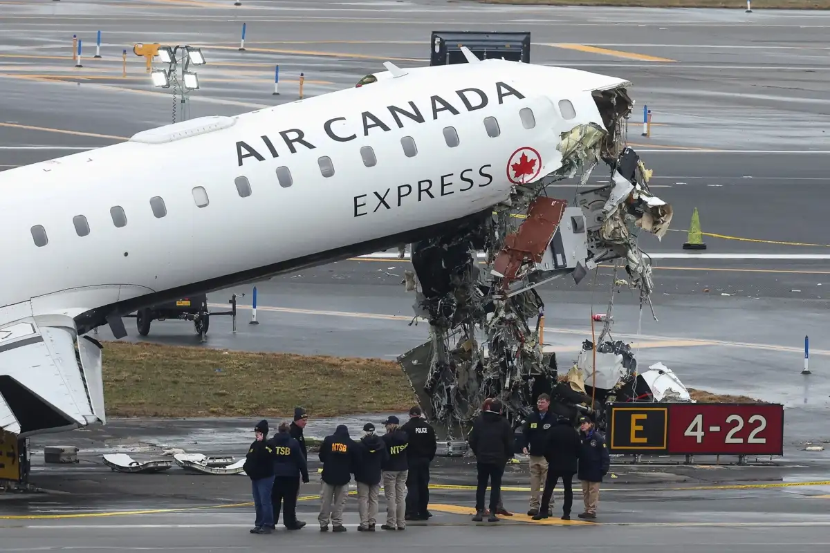Air Canada plane hits ground vehicle at New York’s La Guardia airport: report - 1