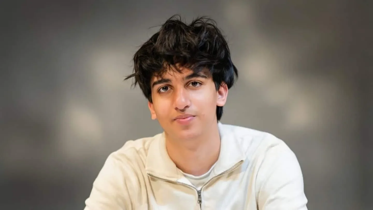 Iran war 'hands Starmer more time in No10': Poll shows PM's ratings off grim lows after clashes with Trump... but energy pain and local elections still loom with Rayner waiting in wings - 1