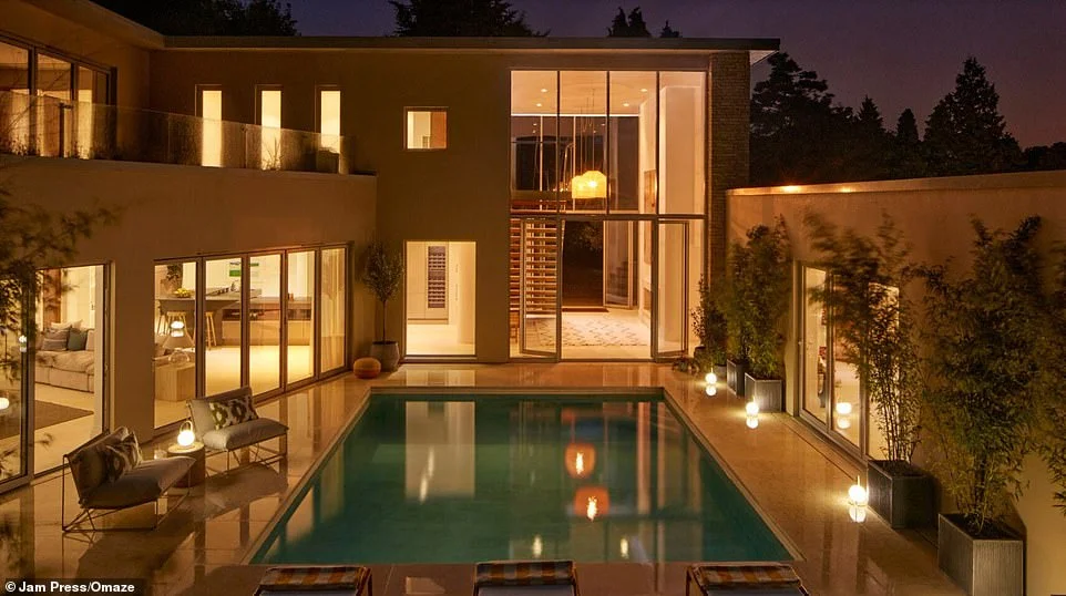 TV star's £3.2m Cotswolds mansion with six bedrooms up for sale - 3