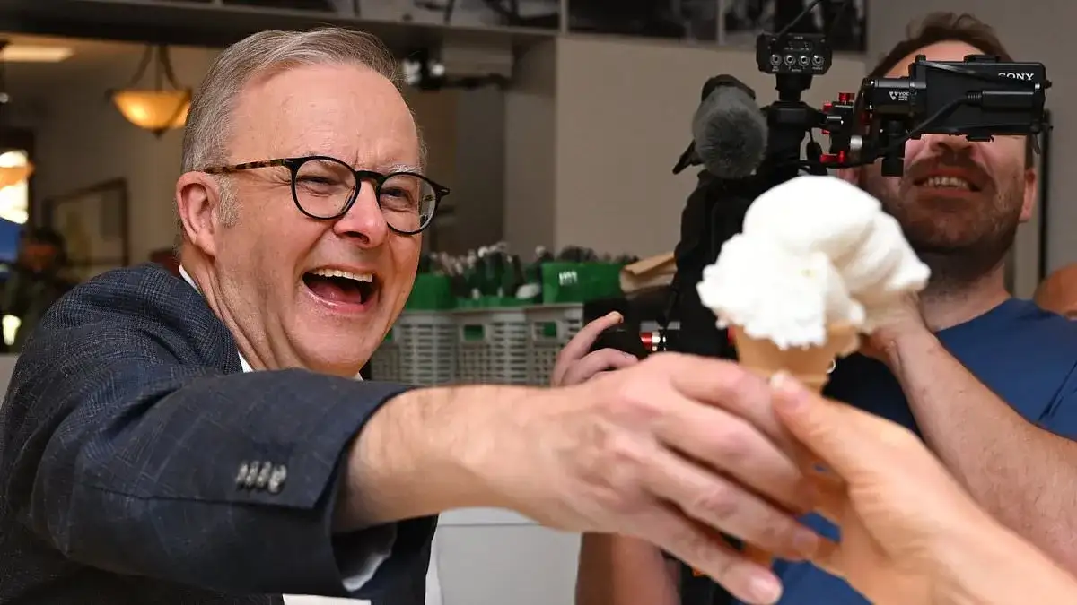 Anthony Albanese now wants YOUR money to help fight his new rival - 1