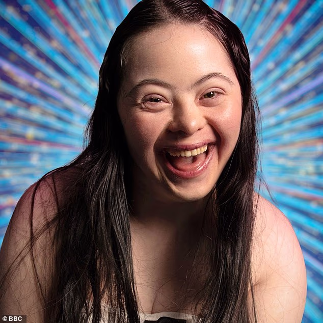 Strictly star Ellie Goldstein back on the dancefloor by royal appointment - 3