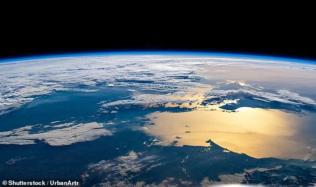 Sorry Flat Earthers! As Love Island's Belle Hassan backs the conspiracy theory, scientist gives brutal response that instantly proves our planet is ROUND - 2