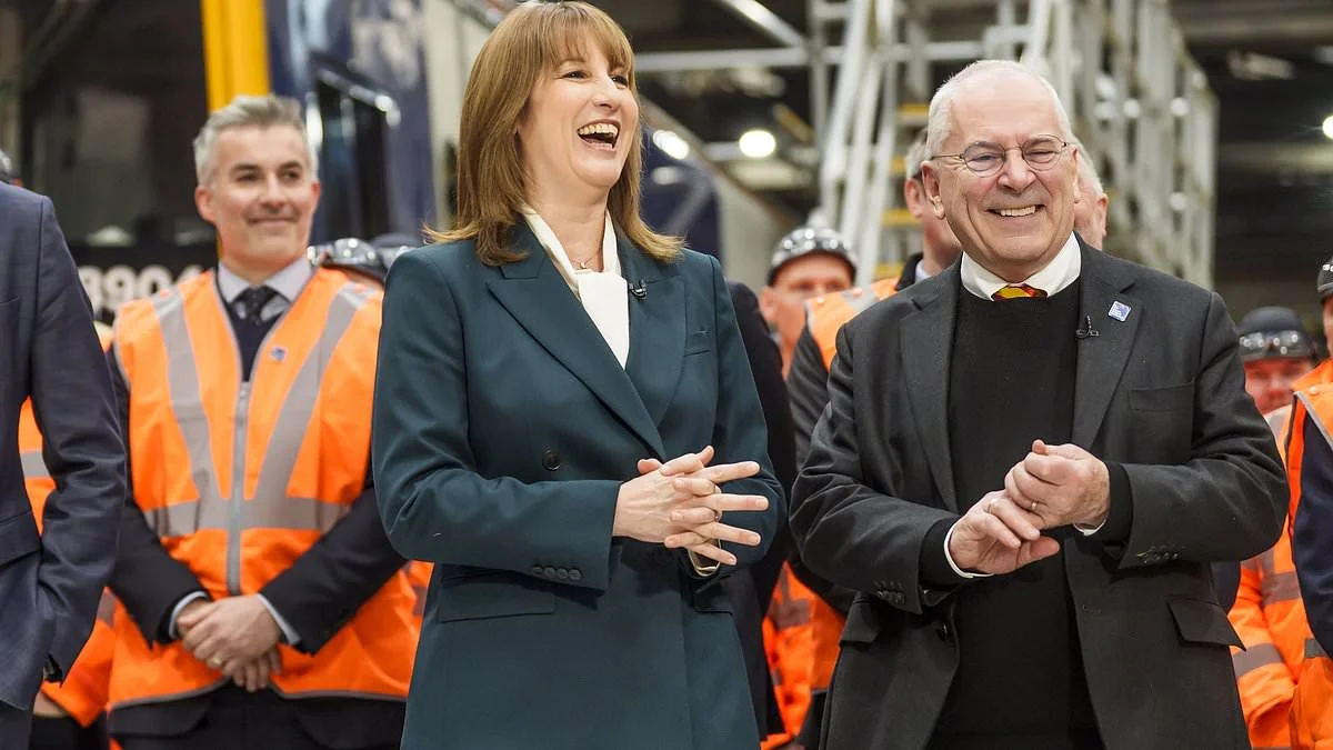 UK economy grows by 0.1% despite uncertainty over Reeves’s budget - 4