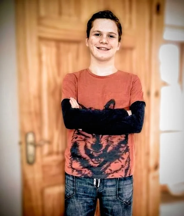 Man, 23, plunged to his death after leaning over flat railing to see if pizza delivery man had arrived - 2