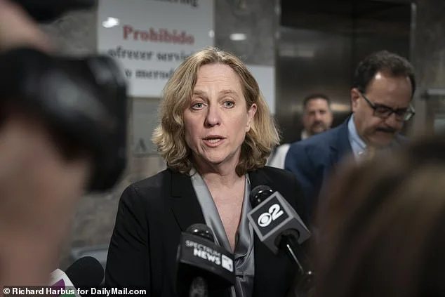 NYC Mayor Mamdani under fire for defending knife-wielding suspect over police officers - 2