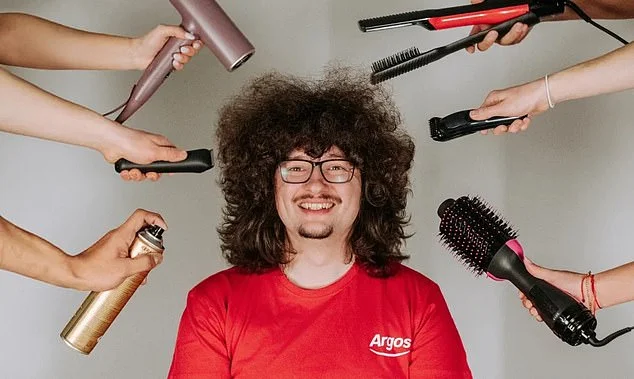 Viral Man United fan, hoping for his first haircut in almost 500 days TODAY, denies his stunt has made him a millionaire after players snubbed him - 2