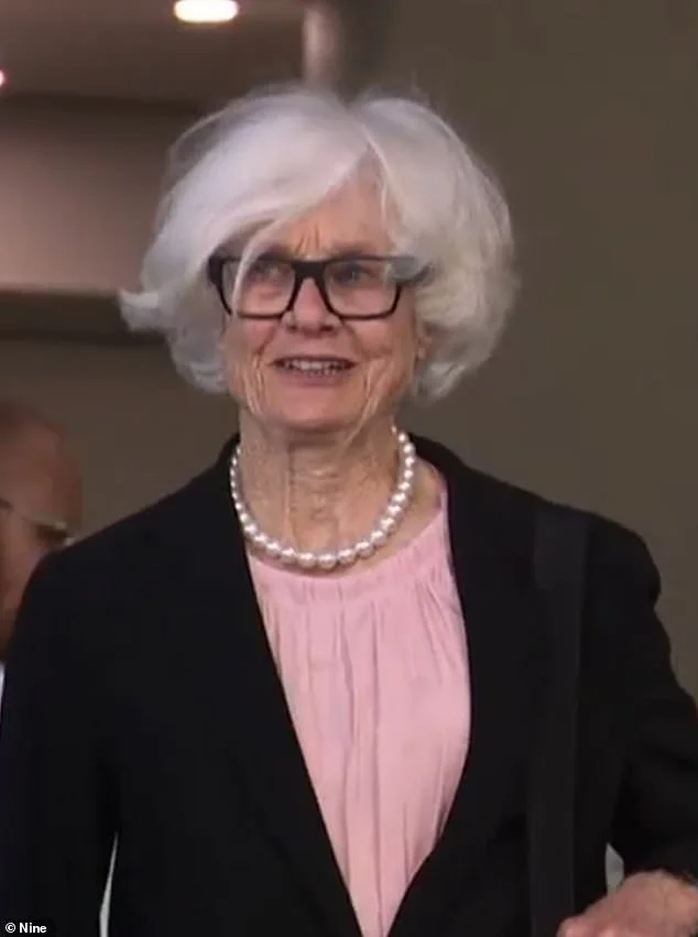 Bitter driveway war erupts in one of Australia's richest suburbs: 'This is my very last warning' - 1