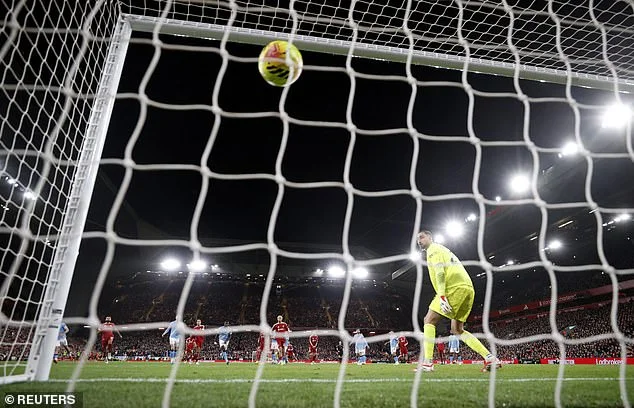 Goals from free-kicks and from outside the box are up, David Raya says there's a difference, keepers are struggling and Dominik Szoboszlai keeps scoring worldies. So do the experts think this season's Puma ball is the reason? - 1