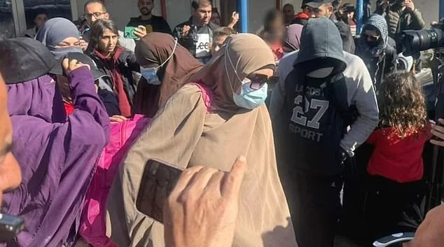 Australia news LIVE: Government won’t repatriate IS brides and their children, PM says; Experts say Treasury should freeze tobacco excise in May budget - 4