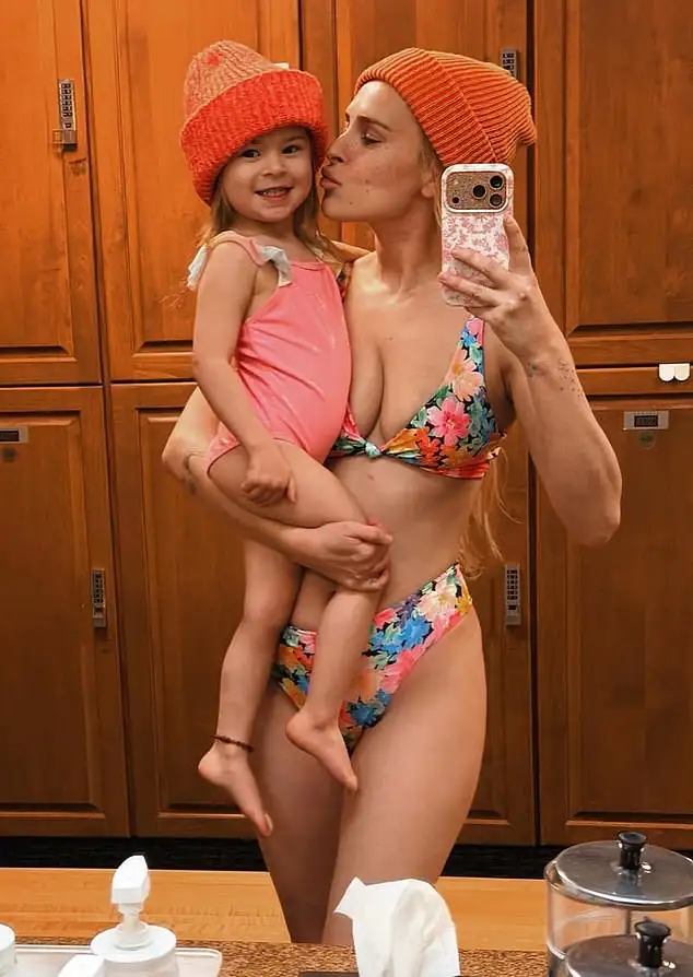 Bruce Willis and Demi Moore's daughter denies living off parents' money, says she works 4 jobs as single mom - 1