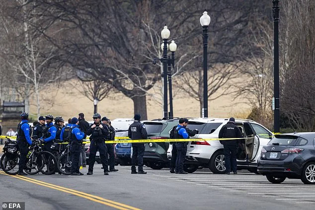 Man holding loaded shotgun arrested while sprinting towards US Capitol - 1