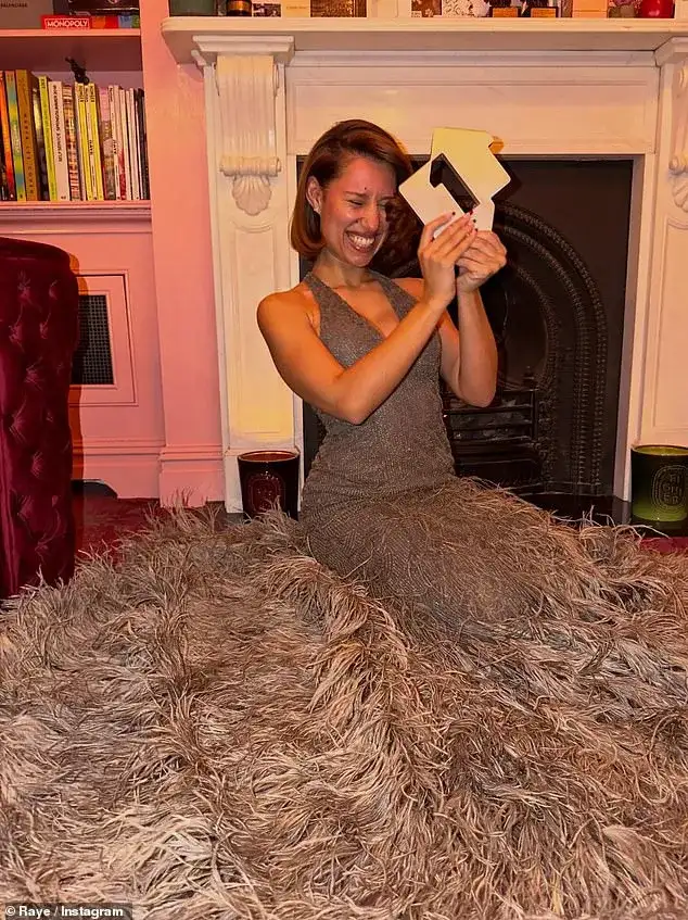 Raye is forced to apologise to fans after mishap with the vinyl for her new album - 4