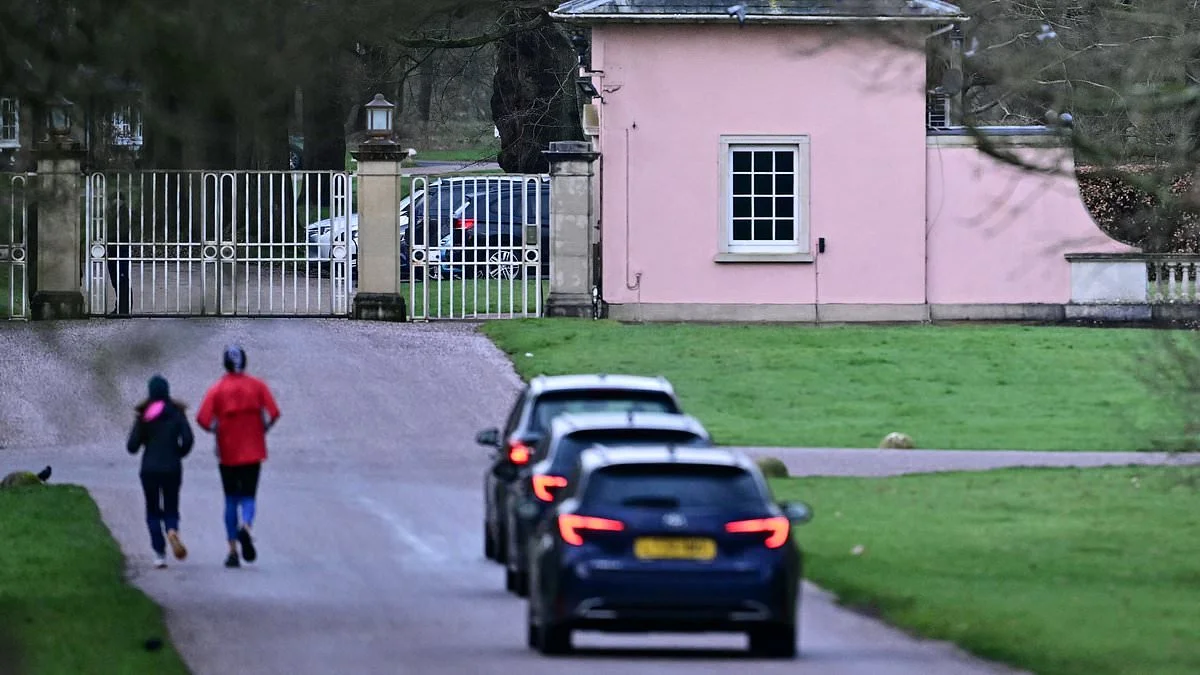 Police search of Royal Lodge continues as Andrew released under investigation – live updates - 1