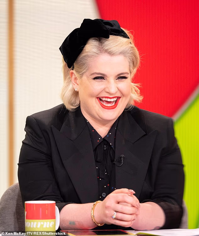 Kelly Osbourne Double Body Theory: Netizens Claim 'Unrecognisable' Star Is a 'Different Person' - 2