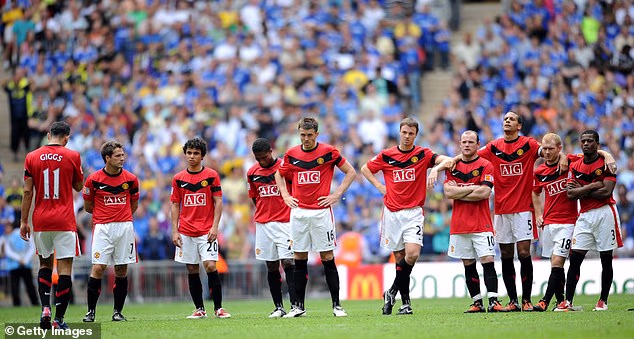 Paul Scholes and Gary Neville called out by ex-Man United teammate for ‘unnecessary’ criticism of Michael Carrick - 4