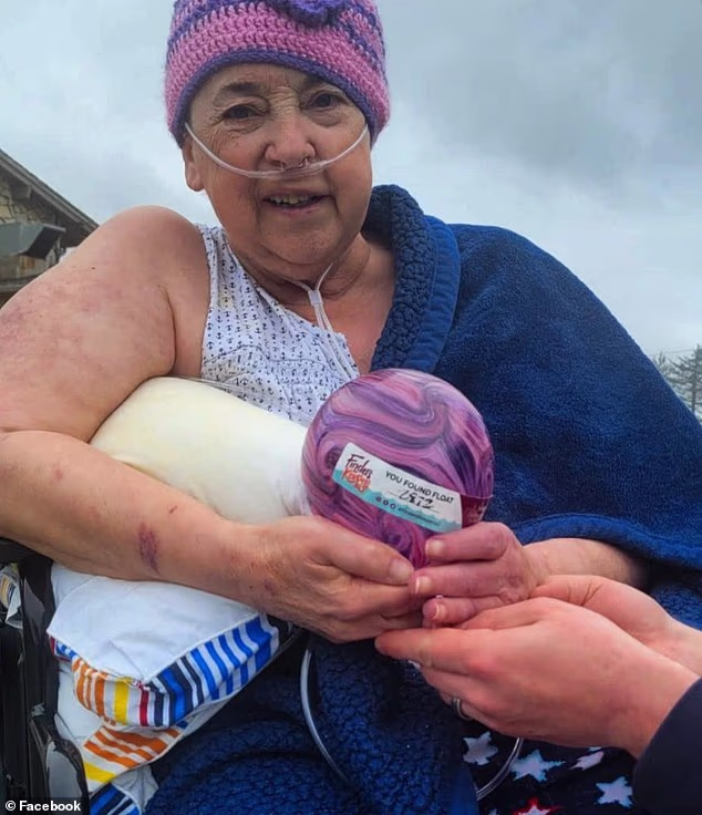 Dying cancer patient, 68, overjoyed to find rare glass treasure on Oregon beach during her final trip to her beloved coast - 1