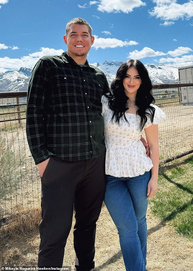 TikTok star divides fans as she goes on a 'date' just WEEKS after announcing divorce - 2