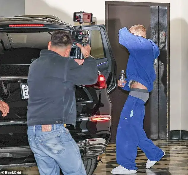 Justin Bieber caught on camera throwing water bottle at photographer during tense exit with wife Hailey - 1