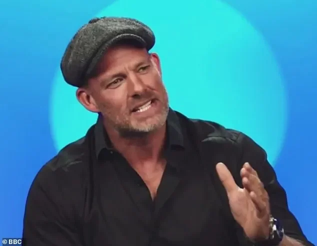 Girl Scouts troop draws buzz after runaway cookie sales outside cannabis shop - 1