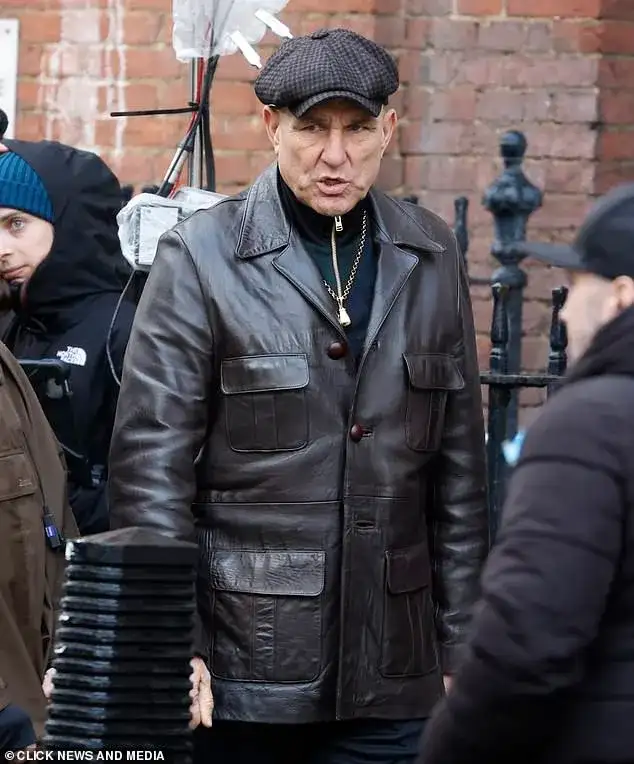 Jason Statham and Vinnie Jones get stuck into filming tense actions scenes for new sequel to London crime thriller Layer Cake called Viva La Madness - 1