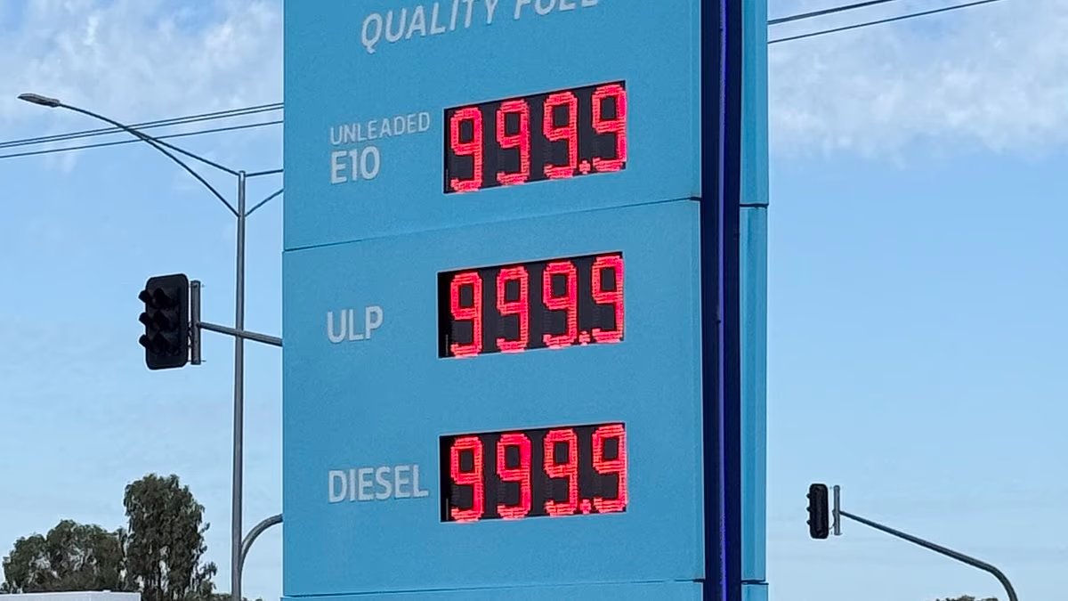 Kerala CM condemns assassination attempt on former J&amp;K CM Farooq Abdullah - 1