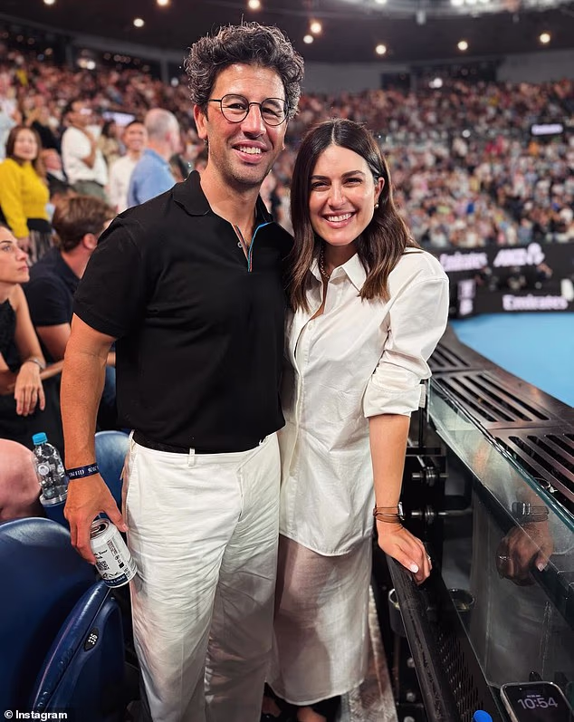 Today show host Sarah Abo announces pregnancy live on TV - 4