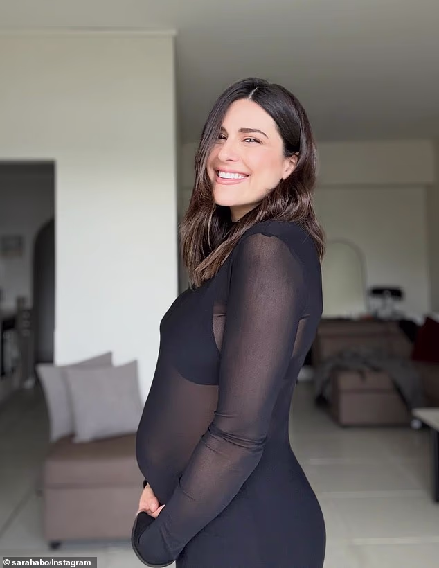 Today show host Sarah Abo announces pregnancy live on TV - 3