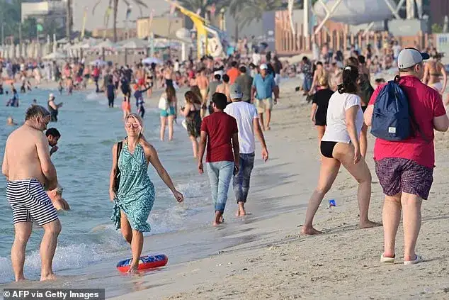 Dubai abandoned as beaches left empty: 'Ghost town! - 4