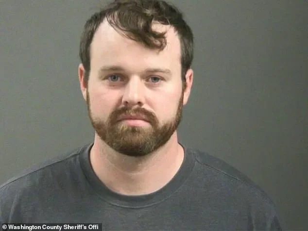 Josh Duggar 'sympathizes' with brother Joseph after his arrest for alleged sexual abuse of a minor - 4