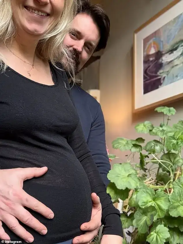 Savannah Miller pregnant with fourth child at 47 - 2