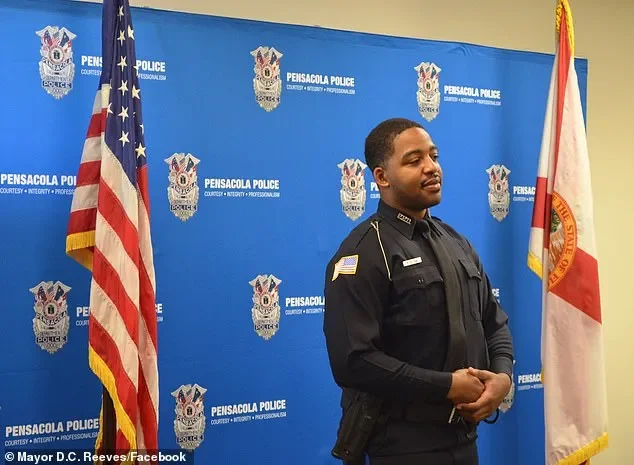 Mom-to-be finds out cop who got her pregnant has HIV after receiving text message... as he is charged with felony - 2