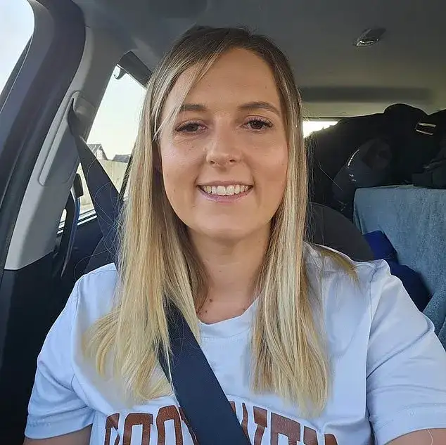 Paris Fury vows to stop newly engaged daughter Venezuela, 16, from getting fillers as she wants her to feel confident in her own skin and blasts online influencers for promoting a 'false image' - 2