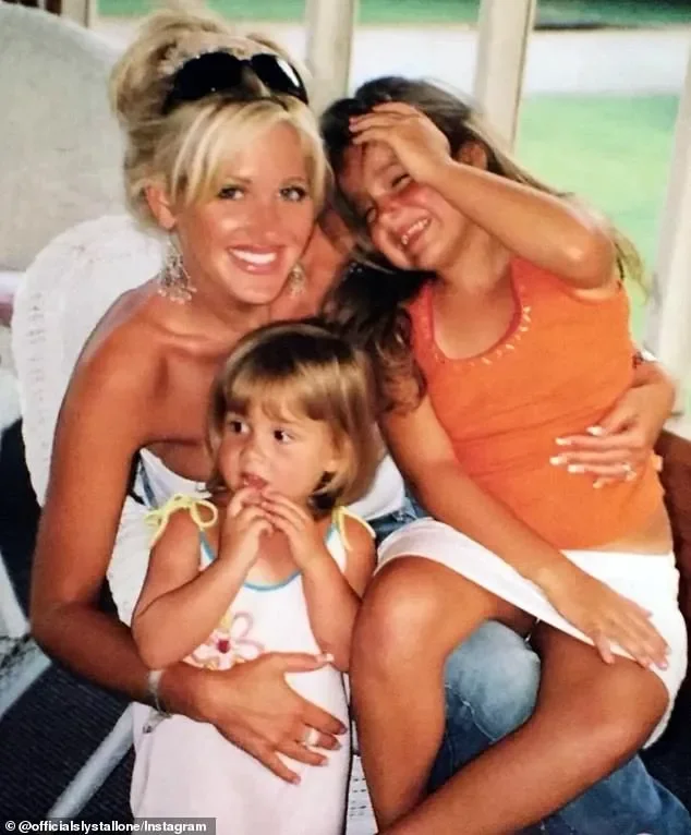 Kim Zolciak denies she's 'lost custody' of her kids after judge orders they stay with her ex Kroy Biermann - 3