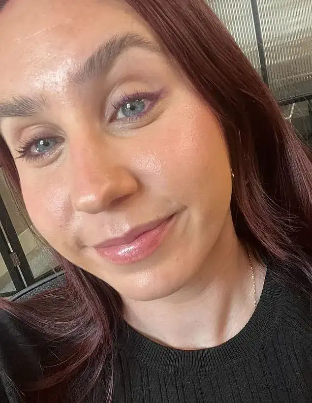 We tried Victoria Beckham's makeup routine using all VB beauty products - is looking like Posh worth the £400 price tag? - 2