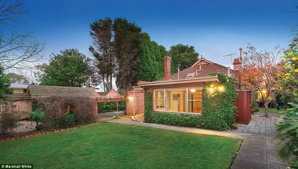Family pays $1.39 million for Melbourne house with light-filled atrium - 1