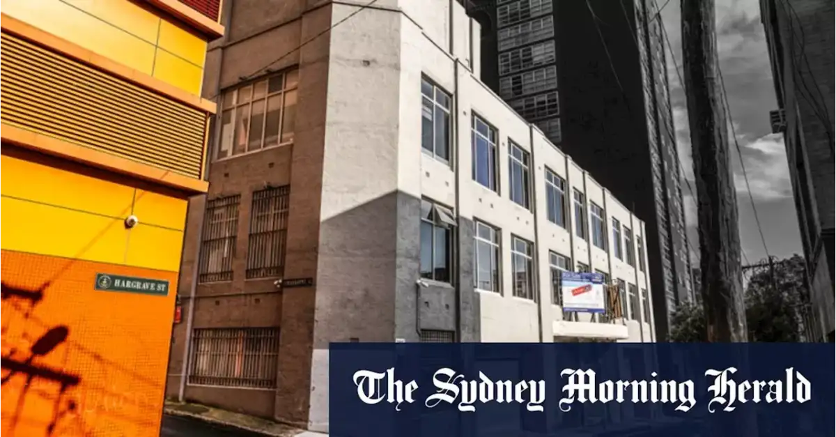 Fleetwood Mac's Lindsey Buckingham seen for first time since attack as years of stalker hell are laid bare... with shock new details revealed - 3