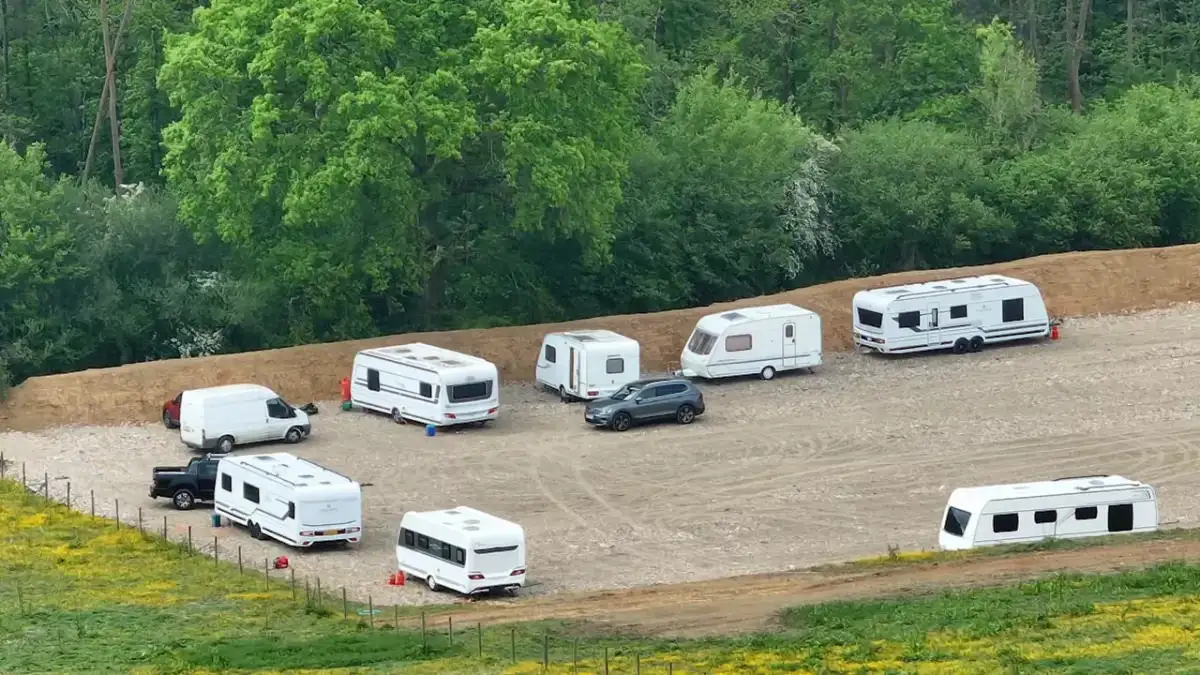 The bank holiday traveller invasion: How families carry out brazen 'landgrabs' to build caravan camps under the noses of council chiefs while offices are closed - 1